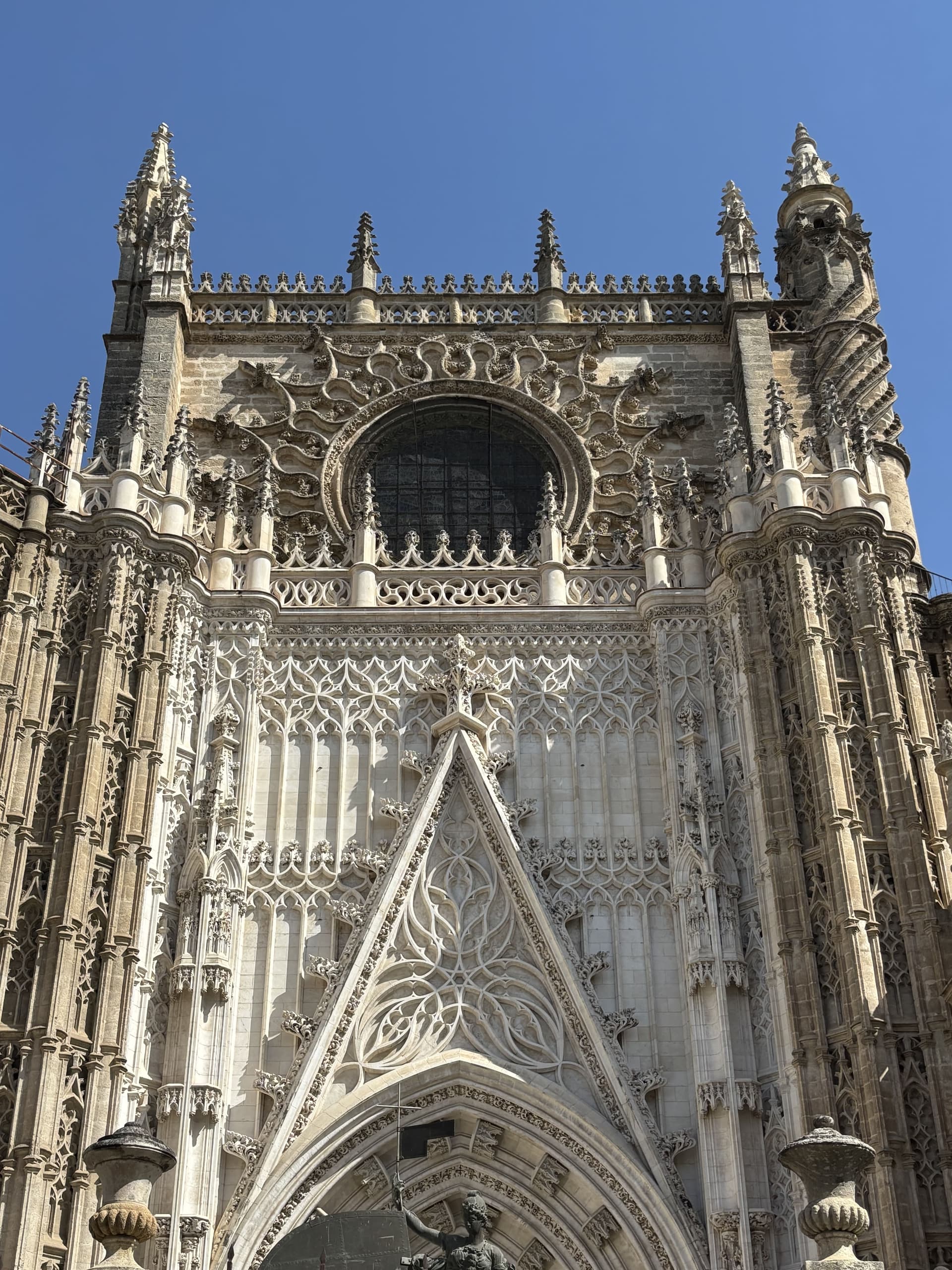 Best of Seville tour: Alcázar, Cathedral and Giralda