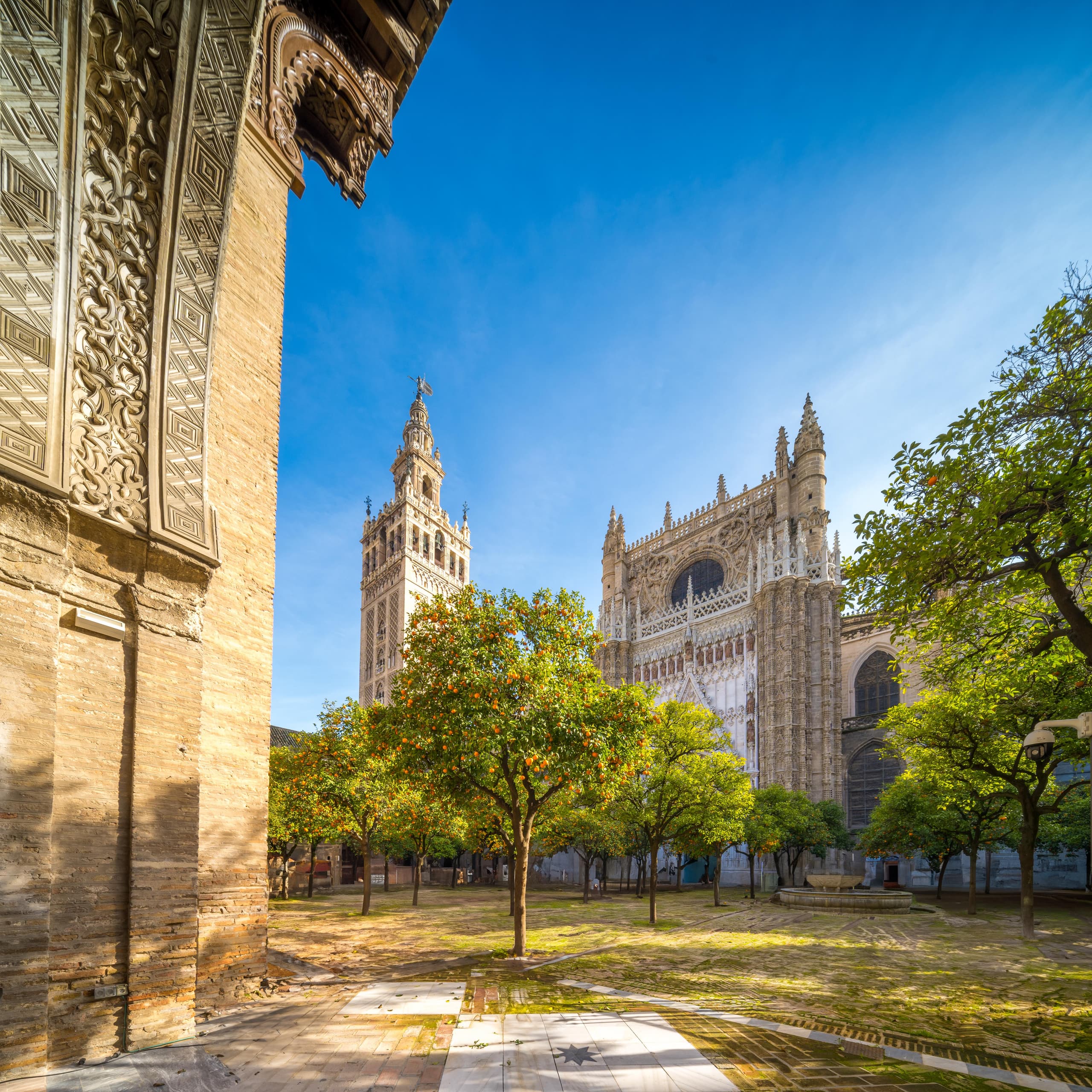 Tour por Sevilla al completo: Real Alcázar, Catedral y Giralda